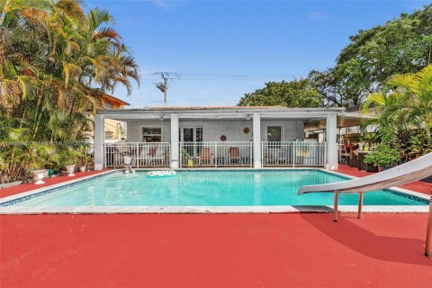 House in Hialeah, Florida 2 bedrooms, 114.08 sq.m. № 1922505 - photo 25
