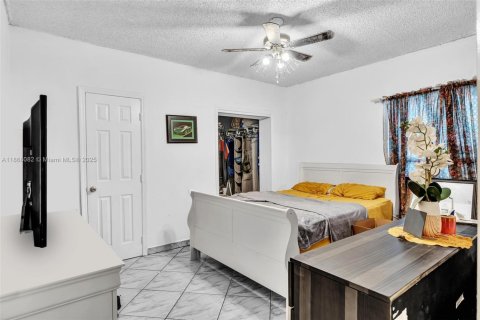 House in Hialeah, Florida 2 bedrooms, 114.08 sq.m. № 1922505 - photo 19