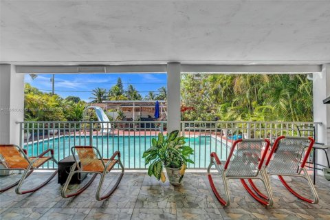 House in Hialeah, Florida 2 bedrooms, 114.08 sq.m. № 1922505 - photo 20