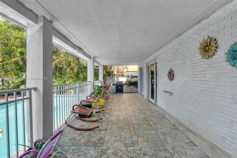 House in Hialeah, Florida 2 bedrooms, 114.08 sq.m. № 1922505 - photo 22
