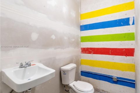 Immobilier commercial à vendre à Miami, Floride № 2000138 - photo 7