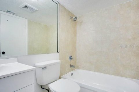 Condominio en venta en Maitland, Florida, 2 dormitorios, 97.64 m2 № 2095118 - foto 17