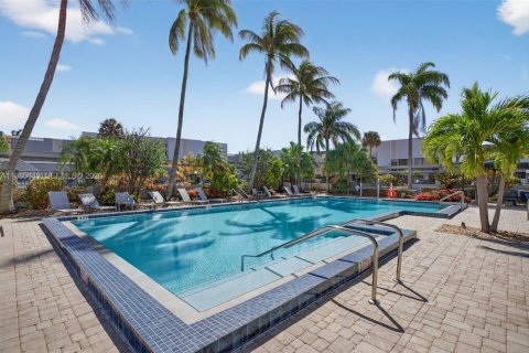 Copropriété à vendre à Pompano Beach, Floride: 2 chambres, 108.88 m2 № 2044860 - photo 23