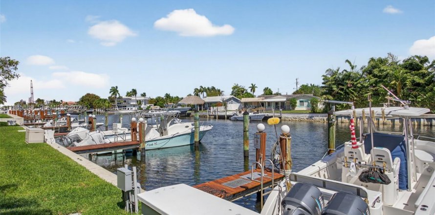 Condo à Pompano Beach, Floride, 2 chambres  № 2044860