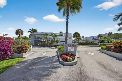 Copropriété à vendre à Pompano Beach, Floride: 2 chambres, 108.88 m2 № 2044860 - photo 20