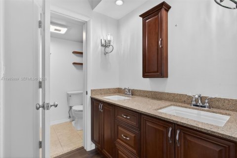 Copropriété à vendre à Pompano Beach, Floride: 2 chambres, 108.88 m2 № 2044860 - photo 11