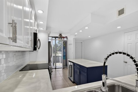 Copropriété à vendre à Pompano Beach, Floride: 2 chambres, 108.88 m2 № 2044860 - photo 7