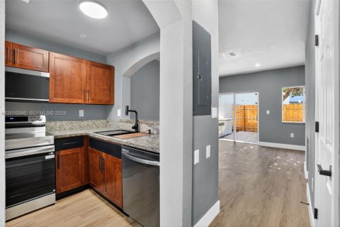 Copropriété à vendre à Miami, Floride: 2 chambres, 83.61 m2 № 2090333 - photo 4