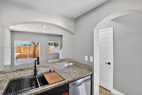 Copropriété à vendre à Miami, Floride: 2 chambres, 83.61 m2 № 2090333 - photo 6