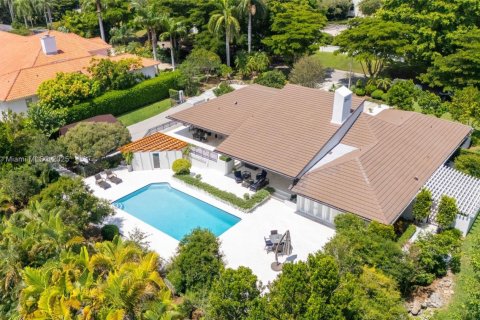 House in Coral Gables, Florida 5 bedrooms, 416.76 sq.m. № 1925167 - photo 6