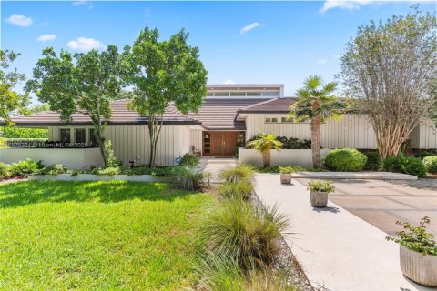 House in Coral Gables, Florida 5 bedrooms, 416.76 sq.m. № 1925167 - photo 7