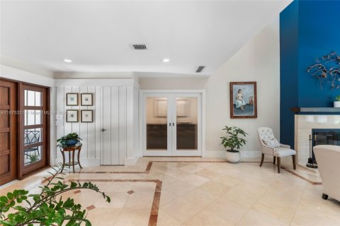 House in Coral Gables, Florida 5 bedrooms, 416.76 sq.m. № 1925167 - photo 26