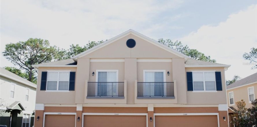 Condominio en Winter Garden, Florida, 2 dormitorios № 1903341