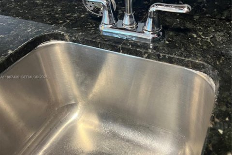 Condominio en alquiler en Coral Gables, Florida, 37.63 m2 № 2031636 - foto 30