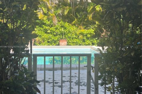 Condominio en alquiler en Coral Gables, Florida, 37.63 m2 № 2031636 - foto 4