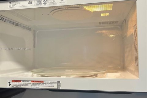 Condominio en alquiler en Coral Gables, Florida, 37.63 m2 № 2031636 - foto 28