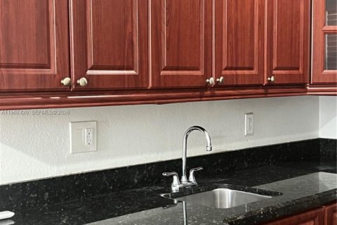 Condominio en alquiler en Coral Gables, Florida, 37.63 m2 № 2031636 - foto 7