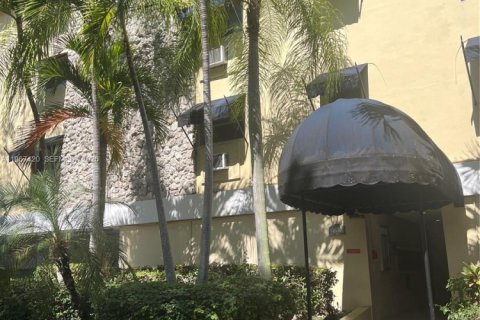 Studio in the Condo in Coral Gables, Florida  № 2031636