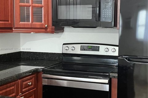 Condominio en alquiler en Coral Gables, Florida, 37.63 m2 № 2031636 - foto 6