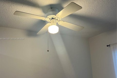 Condominio en alquiler en Coral Gables, Florida, 37.63 m2 № 2031636 - foto 24