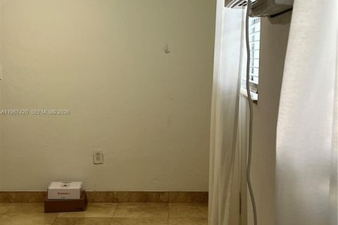 Condominio en alquiler en Coral Gables, Florida, 37.63 m2 № 2031636 - foto 16