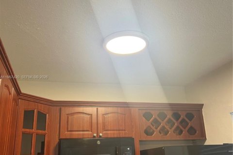 Condominio en alquiler en Coral Gables, Florida, 37.63 m2 № 2031636 - foto 25