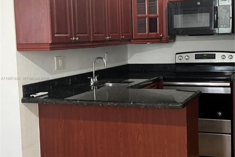 Condominio en alquiler en Coral Gables, Florida, 37.63 m2 № 2031636 - foto 21