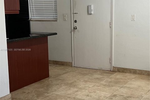 Condominio en alquiler en Coral Gables, Florida, 37.63 m2 № 2031636 - foto 19