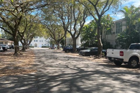 Condominio en alquiler en Coral Gables, Florida, 37.63 m2 № 2031636 - foto 2