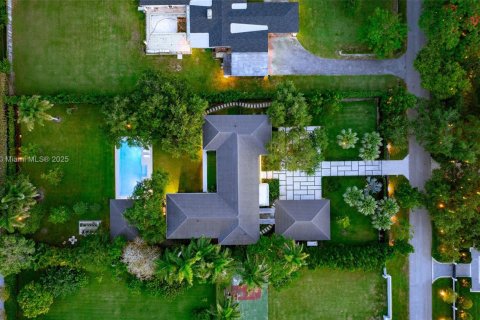 House in Pinecrest, Florida 7 bedrooms, 667.41 sq.m. № 1943266 - photo 17