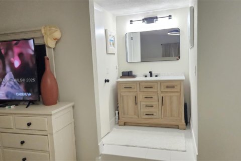Casa en venta en Sunrise, Florida, 5 dormitorios, 139.73 m2 № 1762478 - foto 4