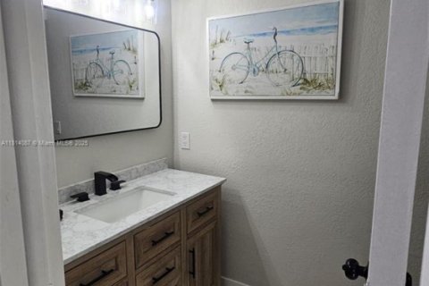 Casa en venta en Sunrise, Florida, 5 dormitorios, 139.73 m2 № 1762478 - foto 3