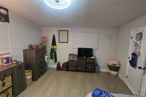 Casa en venta en Sunrise, Florida, 5 dormitorios, 139.73 m2 № 1762478 - foto 10