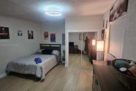 Casa en venta en Sunrise, Florida, 5 dormitorios, 139.73 m2 № 1762478 - foto 9