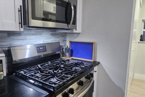 Casa en venta en Sunrise, Florida, 5 dormitorios, 139.73 m2 № 1762478 - foto 5