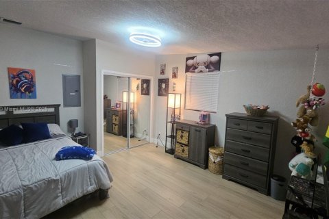 Casa en venta en Sunrise, Florida, 5 dormitorios, 139.73 m2 № 1762478 - foto 7