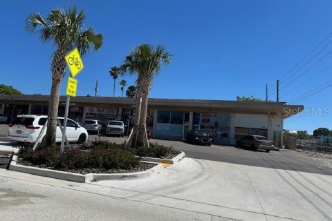Commercial property in Clearwater, Florida 1337.79 sq.m. № 1109547 - photo 2