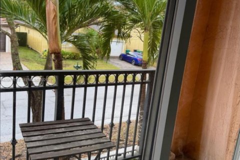 Townhouse in Miami, Florida 3 bedrooms, 144.83 sq.m. № 2040079 - photo 10