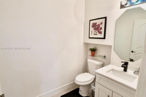 Townhouse in Miami, Florida 3 bedrooms, 144.83 sq.m. № 2040079 - photo 5