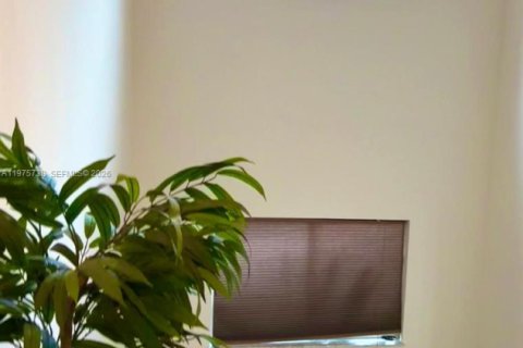 Townhouse in Miami, Florida 3 bedrooms, 144.83 sq.m. № 2040079 - photo 8