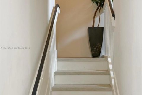 Townhouse in Miami, Florida 3 bedrooms, 144.83 sq.m. № 2040079 - photo 7