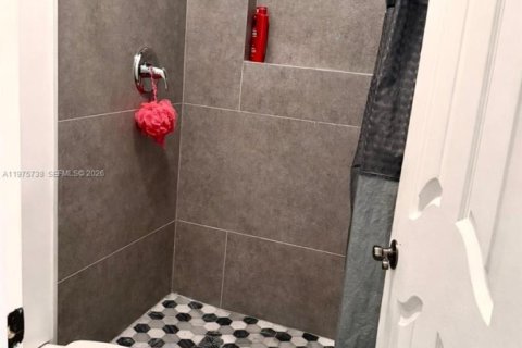 Townhouse in Miami, Florida 3 bedrooms, 144.83 sq.m. № 2040079 - photo 13