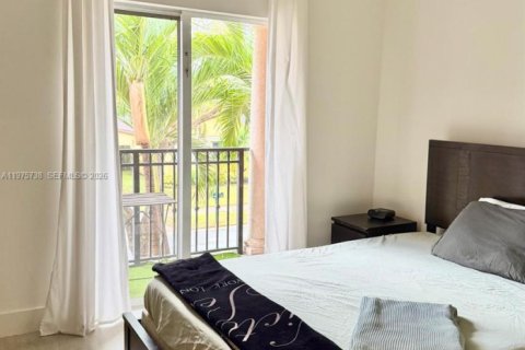 Townhouse in Miami, Florida 3 bedrooms, 144.83 sq.m. № 2040079 - photo 11