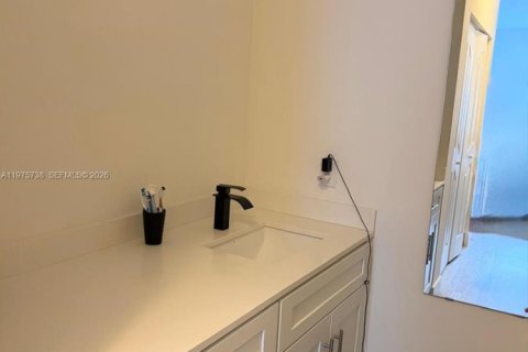 Townhouse in Miami, Florida 3 bedrooms, 144.83 sq.m. № 2040079 - photo 12