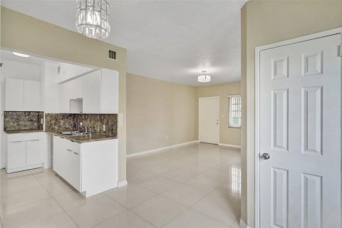 Copropriété à louer à Miami Beach, Floride: 1 chambre, 54.72 m2 № 1966233 - photo 7