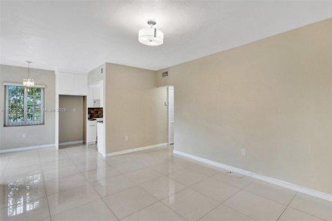 Copropriété à louer à Miami Beach, Floride: 1 chambre, 54.72 m2 № 1966233 - photo 2