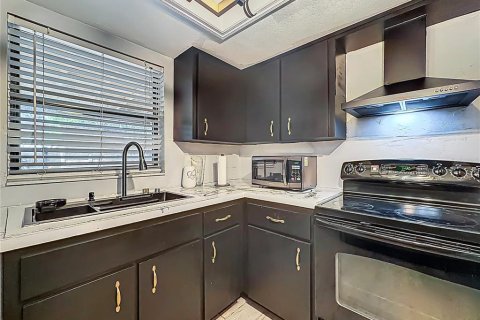 Купить виллу или дом в Маунт-Плимут, Флорида 8 комнат, 90.3м2, № 2148902 - фото 18