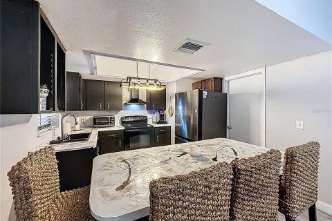 Купить виллу или дом в Маунт-Плимут, Флорида 8 комнат, 90.3м2, № 2148902 - фото 15