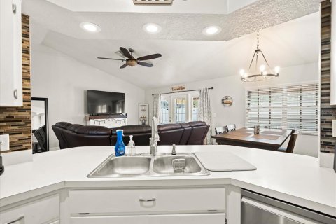 House in Spring Hill, Florida 3 bedrooms, 125.98 sq.m. № 1820894 - photo 21