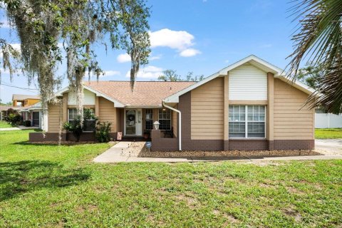House in Spring Hill, Florida 3 bedrooms, 125.98 sq.m. № 1820894 - photo 1